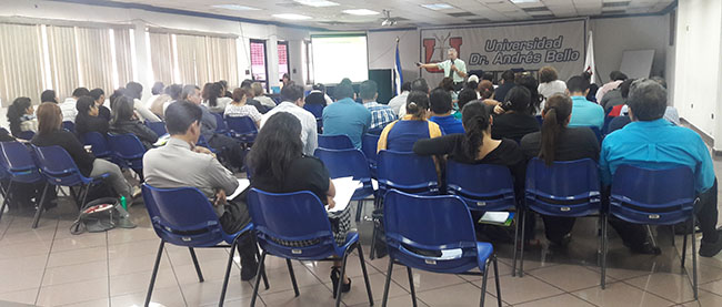 FUNIBER présente ses programmes de Doctorat à l'UNAB, en République du Salvador